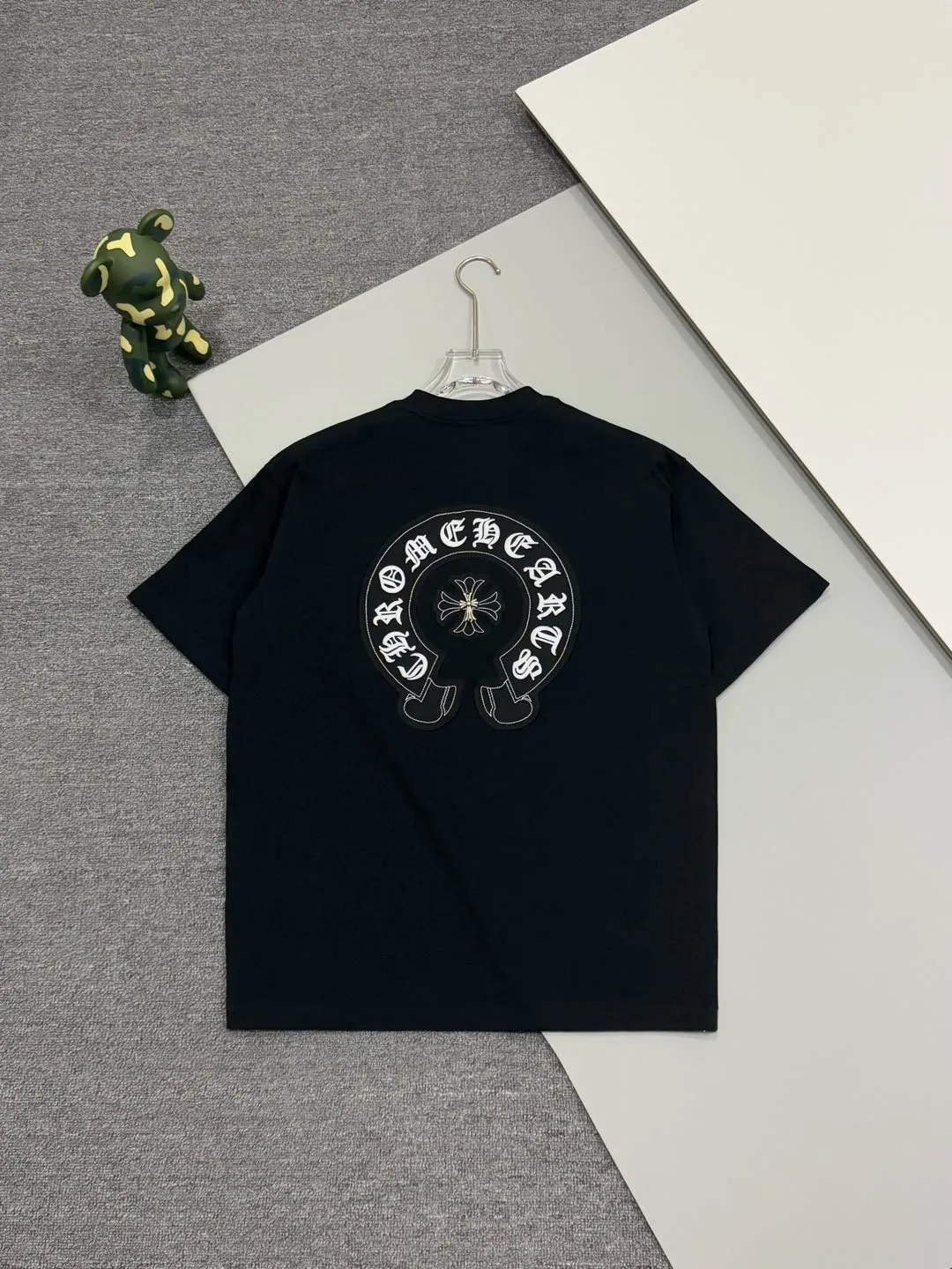 🅿️200 [High quality] Chrome hearts ss25 new first release latest short-sleeved round neck t-shirt, high-end customization, avant-garde and fashionable design! The front and rear panels of the brand logo are designed with heavy craftsmanship of burnt appliqué, ten rivets and one hundred thousand needle embroidery. High-end customized 280g fabric. Soft to the touch. Comfortable to wear. Exquisite stitching. Fine workmanship. The upper body effect is incomparably handsome! Same style for men and women, color: white, black size: S to xL